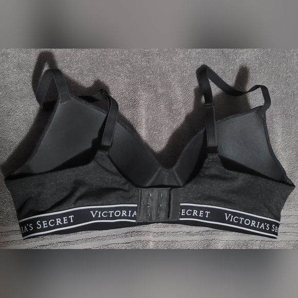 Victoria's Secret no wire bra dark gray/charcoal 38C? - Picture 2 of 4